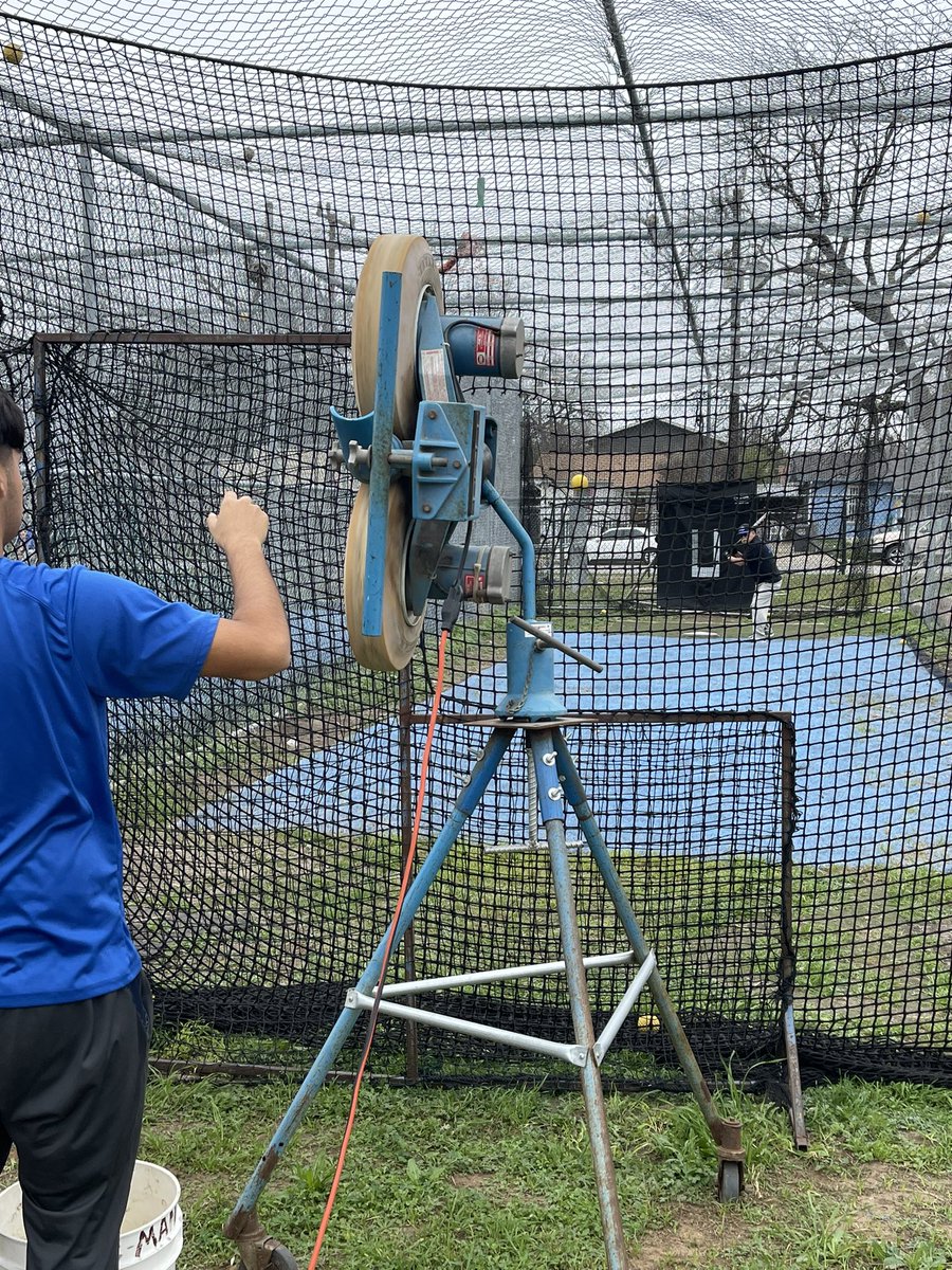 sal_tellez's tweet photo. What a day… @VoksBaseball with our 2nd annual Lanier Alumni Baseball game. Makes me smile seeing all these alumni come back and give back to our youth! #BeAVOK #78207 https://t.co/N1eeNz6uov