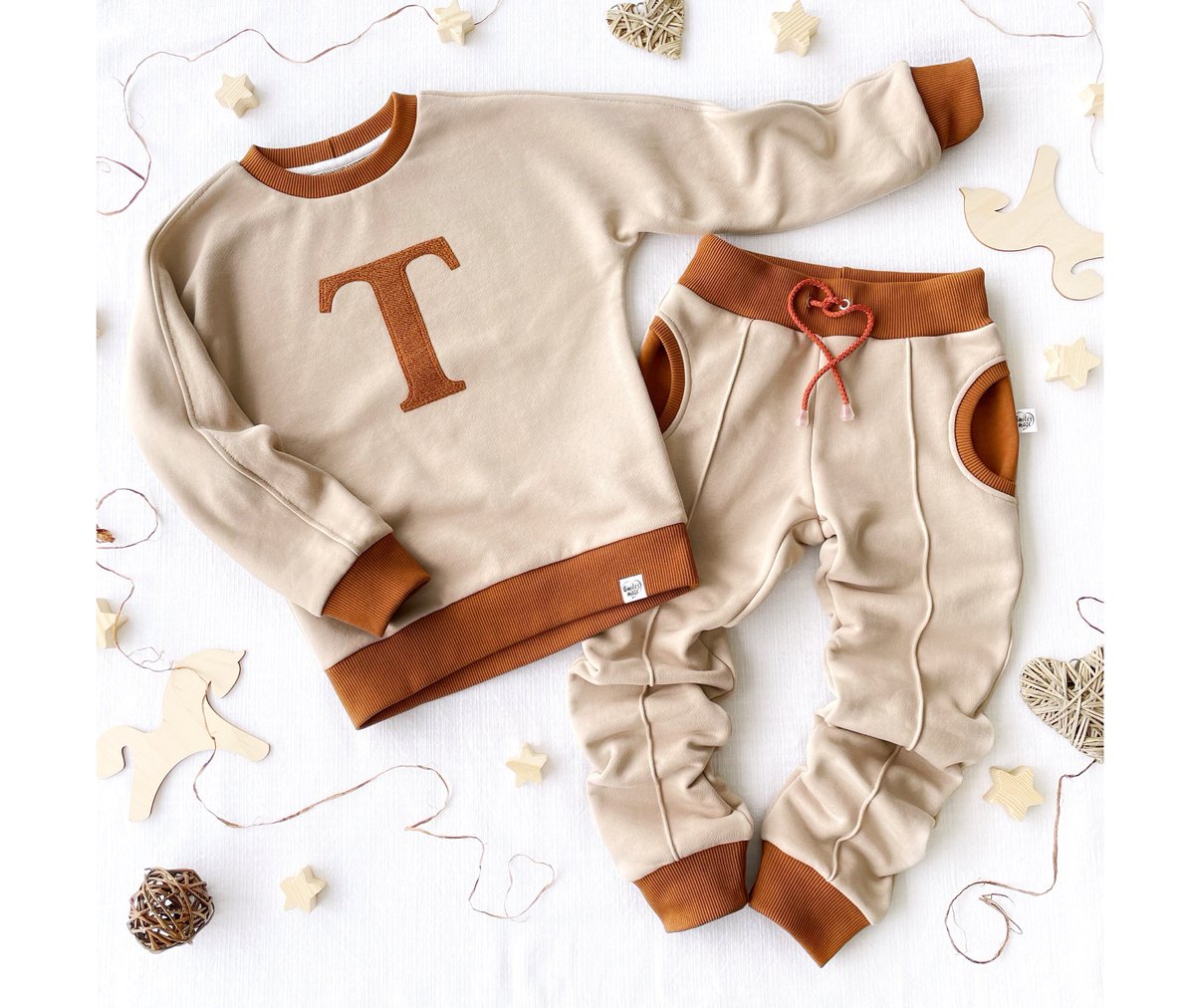 Smiles_Maze's tweet photo. A personalized sweatshirt set will be a great gift for any occasion. You can choose the color of the costume itself, as well as the color of the letters and trim. You can order in my #etsy shop https://t.co/5HZGsY436N . 
#personalizedname #initialssweatshirt https://t.co/dBhjNKRHGx
