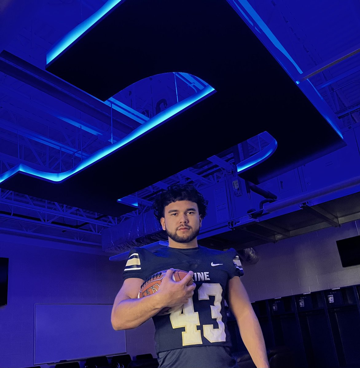 After a great visit I am blessed to Receive an offer from <a href="/TrineThunderFB/">Trine Thunder FB</a> thank you for this opportunity <a href="/CoachRRiley/">Robert Riley</a> <a href="/CoachAbbs/">Troy Abbs</a> 🙌🏽