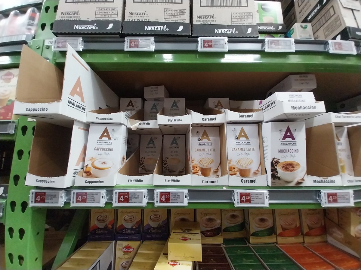 elf's tweet photo. みんな大好き #PAKnSAVE 我が第二の故郷 #MtAlbert 店！！
* 黒のOat Milkあった！！
* #Albany 店に続き卵なし（今年3回目の遭遇
* 好きなスティックコーヒーの砂糖軽減じゃないのがあった
* 日清らーめん価格爆上げ
ここも #WairauRoad 店より高い？
#オークランド #ニュージーランド #価格NZ https://t.co/5CM6QfbduV