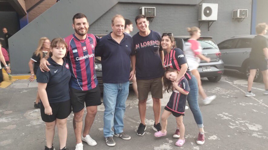 planetazulgra's tweet photo. 👉🏻Sergio Costantino 
👉🏻Cipriano Pommies y Maxo Gómez 
👉🏻@ABernuncio 
👉🏻 @drcesarfrancis 

Todos presentes en el Nuevo Gasometro 
#SanLorenzo https://t.co/ccLFDcIBDJ