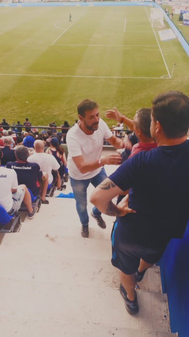 planetazulgra's tweet photo. 👉🏻Sergio Costantino 
👉🏻Cipriano Pommies y Maxo Gómez 
👉🏻@ABernuncio 
👉🏻 @drcesarfrancis 

Todos presentes en el Nuevo Gasometro 
#SanLorenzo https://t.co/ccLFDcIBDJ