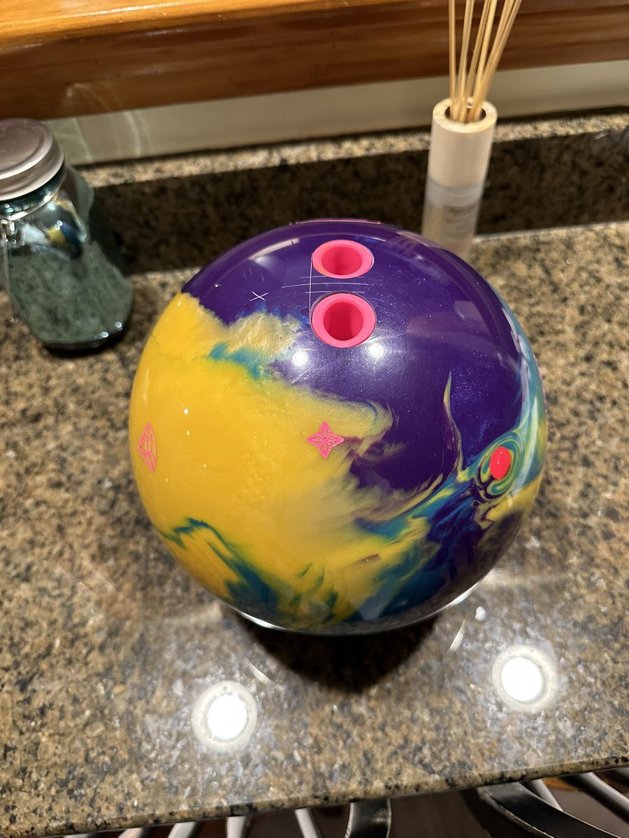 KingKlutchTV's tweet photo. Welcome to the arsenal! #RotoGrip #ExoticGem #Exotic #Gem #2Handed #2Hander #Bowling https://t.co/kwzuvu9pd5