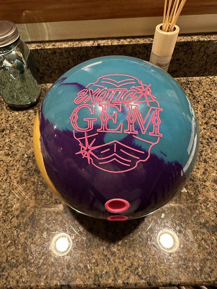 KingKlutchTV's tweet photo. Welcome to the arsenal! #RotoGrip #ExoticGem #Exotic #Gem #2Handed #2Hander #Bowling https://t.co/kwzuvu9pd5