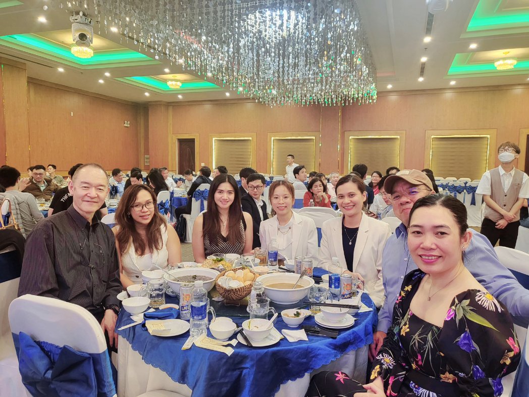 romimperio's tweet photo. With @drjoeng and #IGCS President Dr. Keiichi Fujiwara and NUHS Gyn Onc Fellows 😊  #GCIG #CCRN Fellowship night https://t.co/ywxNaVcphf