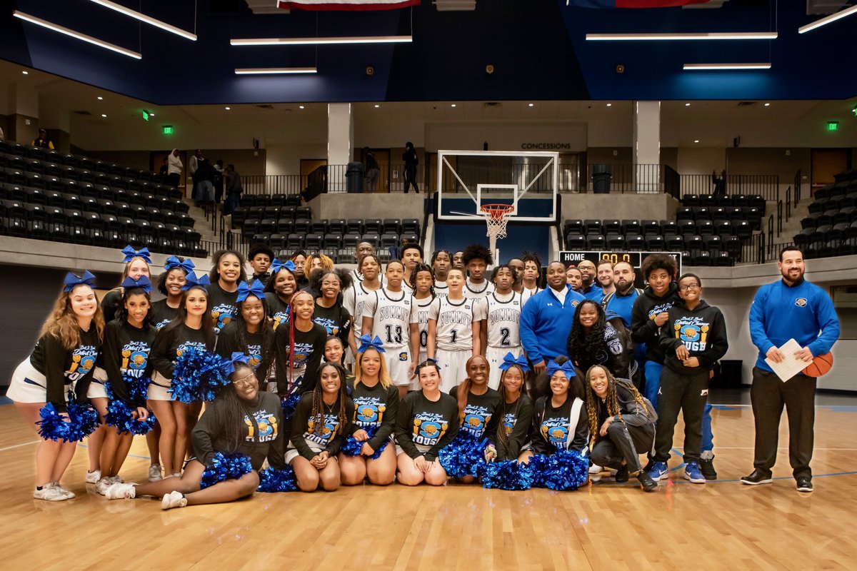 10manjr's tweet image. #FamFirst #WeAllWeGot