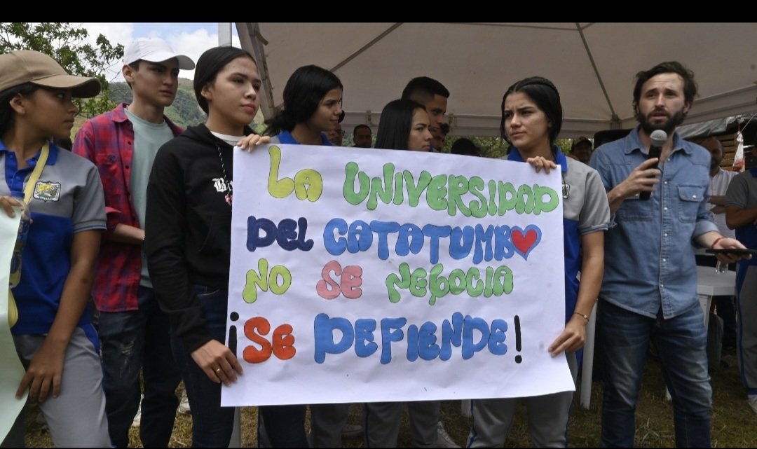 Rauldelgado58's tweet photo. Hoy en El Tarra, con diferentes instituciones del Gobierno Nacional, en diàlogo con la comunidades y las autoridades territoriales, sobre  los avances del proyecto de la Universidad del Catatumbo, compromiso del Señor Presidente @petrogustavo, con esta Región del País. https://t.co/DKAxsXgWD3