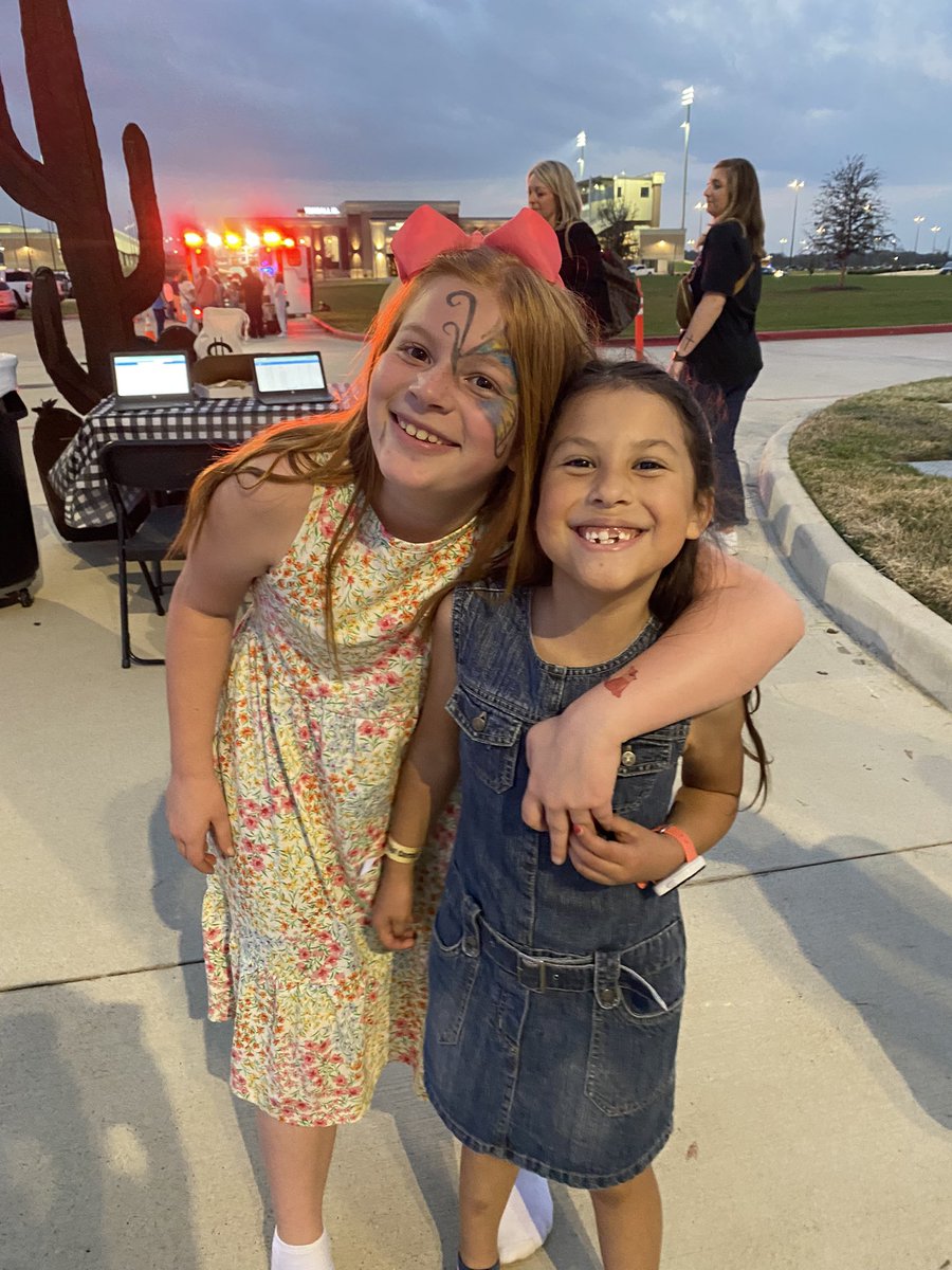 MrsOakes4's tweet photo. We had a blast at Saddle Up event last night! Thank you @GrandOaksPTO for all your hard work!! https://t.co/kKhb2IHrsd
