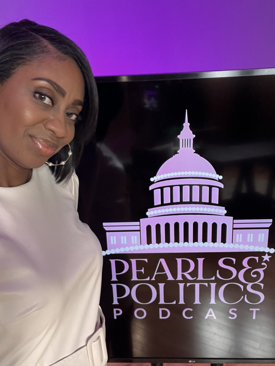 Y’all already know what time it was today!!!💗 #pearls #politics #podcast #womenempowerment #womensupportingwomen #community #building #womanownedbusiness #womaninbusiness #motivation #inspiration #strength #blackentrepreneur #hustler #hustlehard #LadyPodSquad
