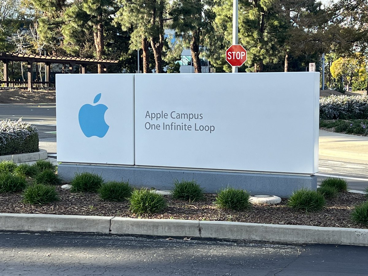 Five days of learning, reflecting, and planning with <a href="/AppleEDU/">Apple Education</a>. Was able to learn from and with an awesome group of people from across the country. Our team did some great work and are excited to bring it back to <a href="/WaukeeCSD/">Waukee CSD</a> #AppleProfessionalLearning