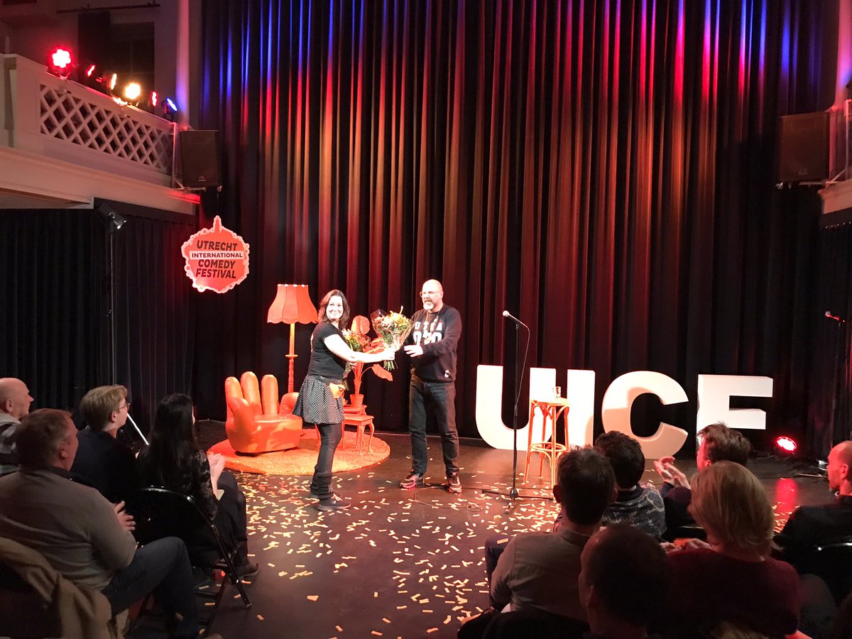 Vanavond geïnaugureerd als #Utrechts nieuwe lachburgemeester: <a href="/HansGommer/">Hans Gommer</a>. Tijdens een leuke avond van het <a href="/UICF_NL/">Utrecht International Comedy Festival</a>. Bezoek het festival, er zijn nog enkele (… honderden) kaarten 😁