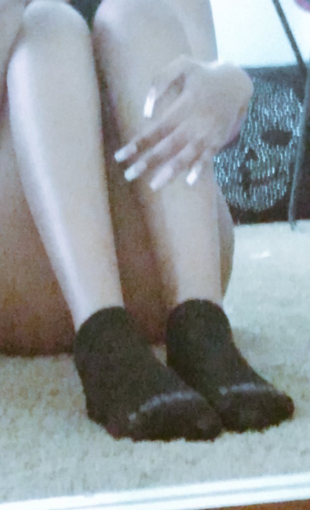 MMarielicious's tweet photo. who wants to buy my next nail set #FeetPictures #feetpicsforsales
#feetseller dm me https://t.co/1s43q6bY4F