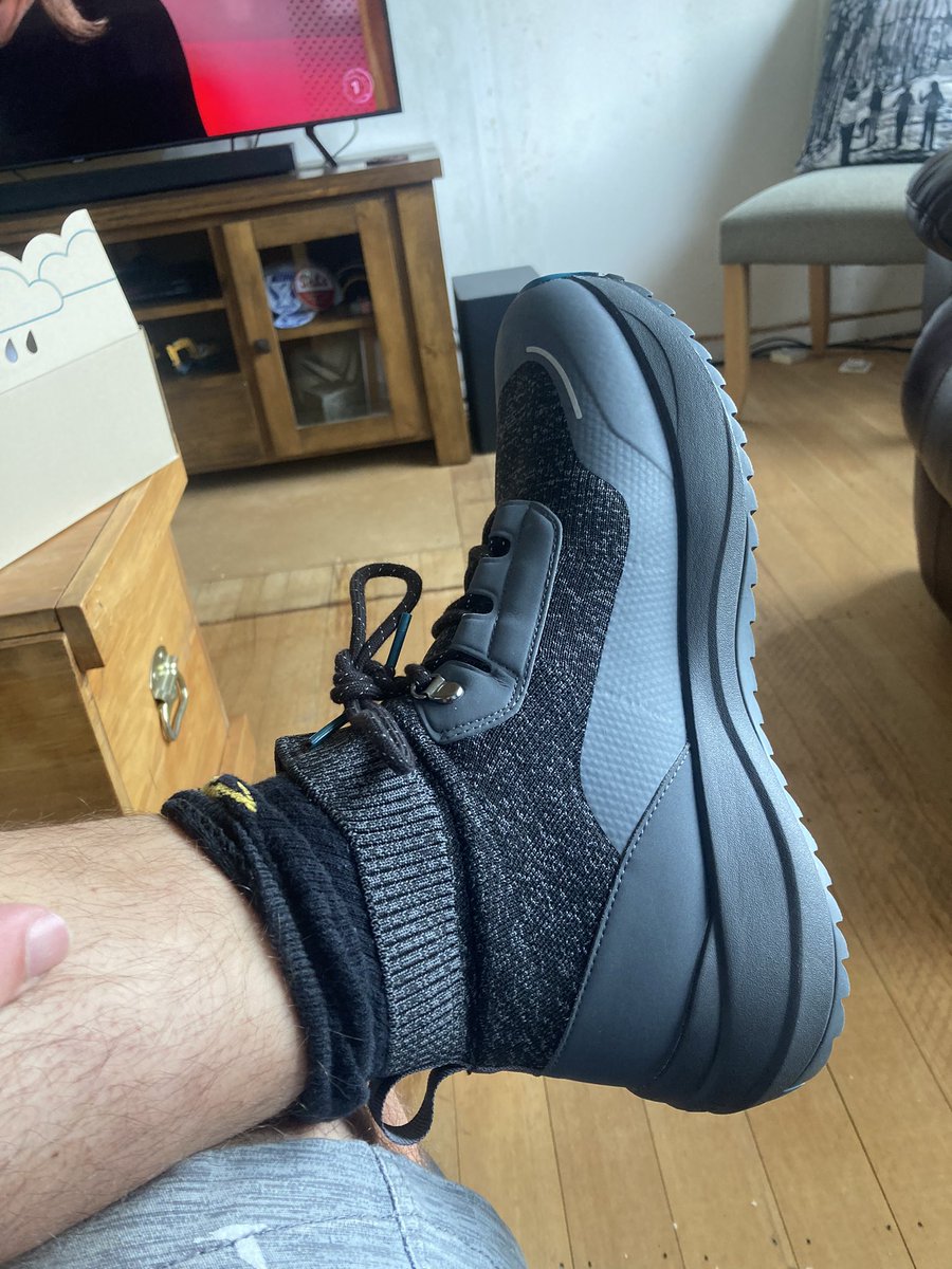 dobscon2's tweet image. Got my new pair of #stormbusters from @VessiFootwear