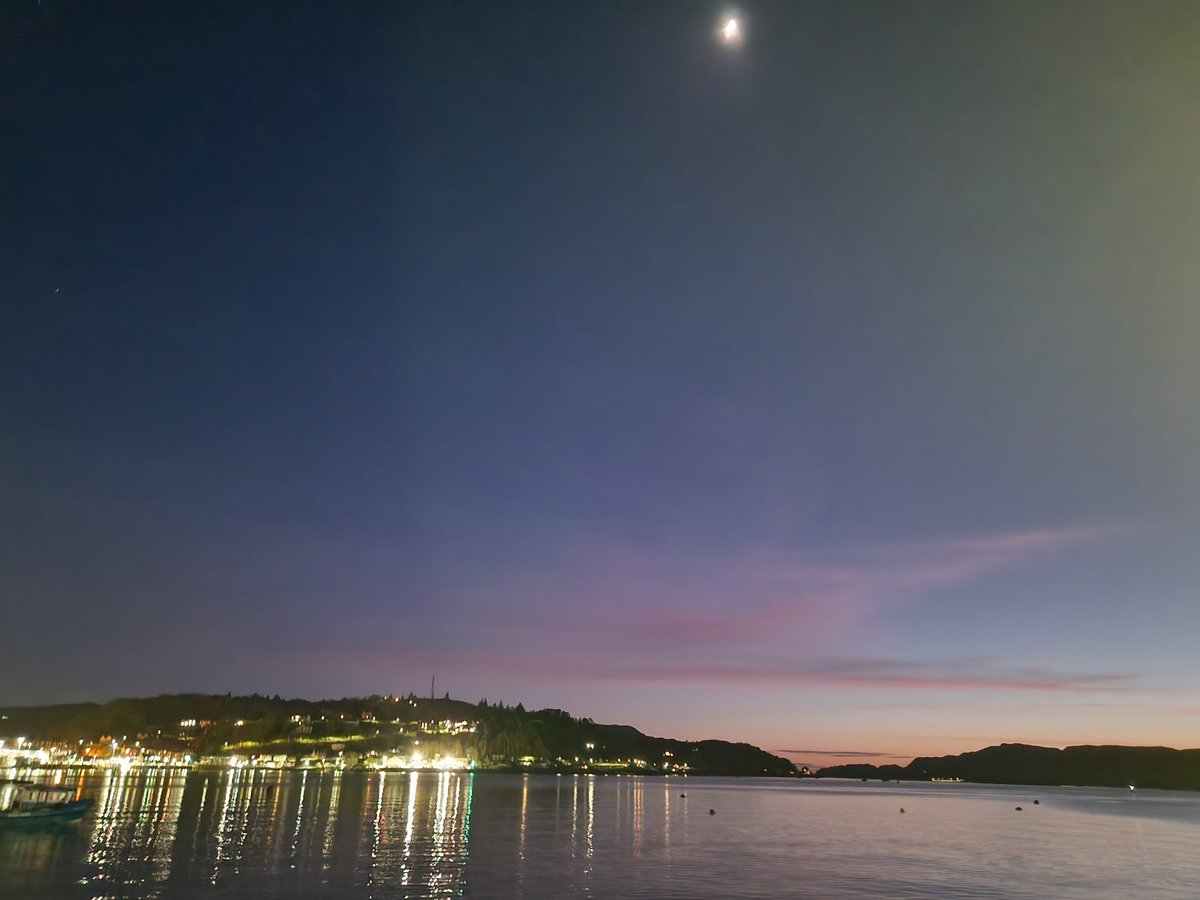 aobrien100's tweet photo. Oban earlier tonight https://t.co/yBi9TKz32x