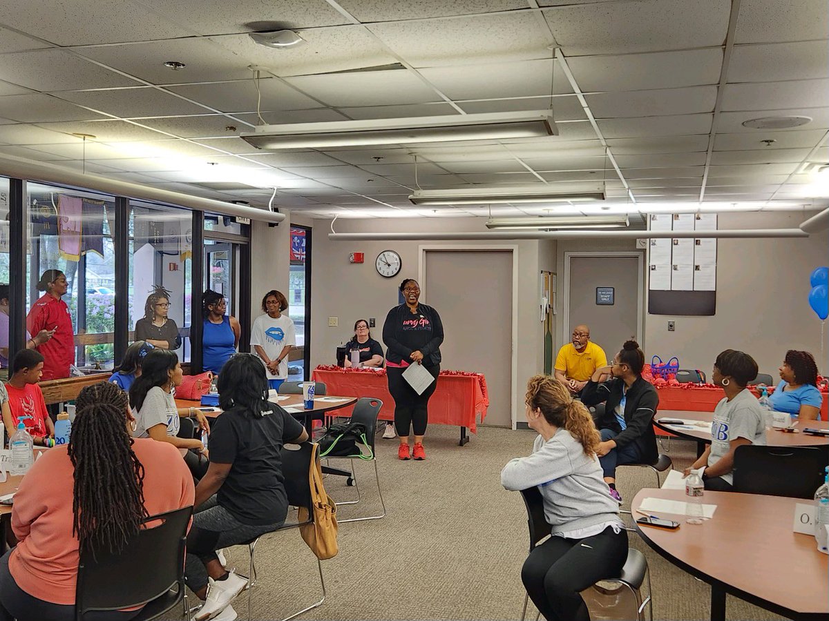 ebrpschools's tweet photo. Today, @ICAREEBR Program Prevention Professionals, Tanya Griffin &amp; Melvin Sanders supported the “Show Your Heart Some Love” event with cardio fitness and breathing exercises sponsored by the Omicron Sigma Zeta Chapter of Zeta Phi Beta Sorority, Inc.❤ https://t.co/wfwRdkz5Ig