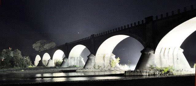 caroline95536's tweet photo. I loved this night back in August of 2011 when Tim Phillis et al lit up the Queen. I scrambled down to the riverbar when I heard the rumor they had a surprise during the eve of the Queen’s centennial celebration. No permits. No questions. Just magic. #fernbridge @CaltransDist1 https://t.co/vtJ2PvsFjj