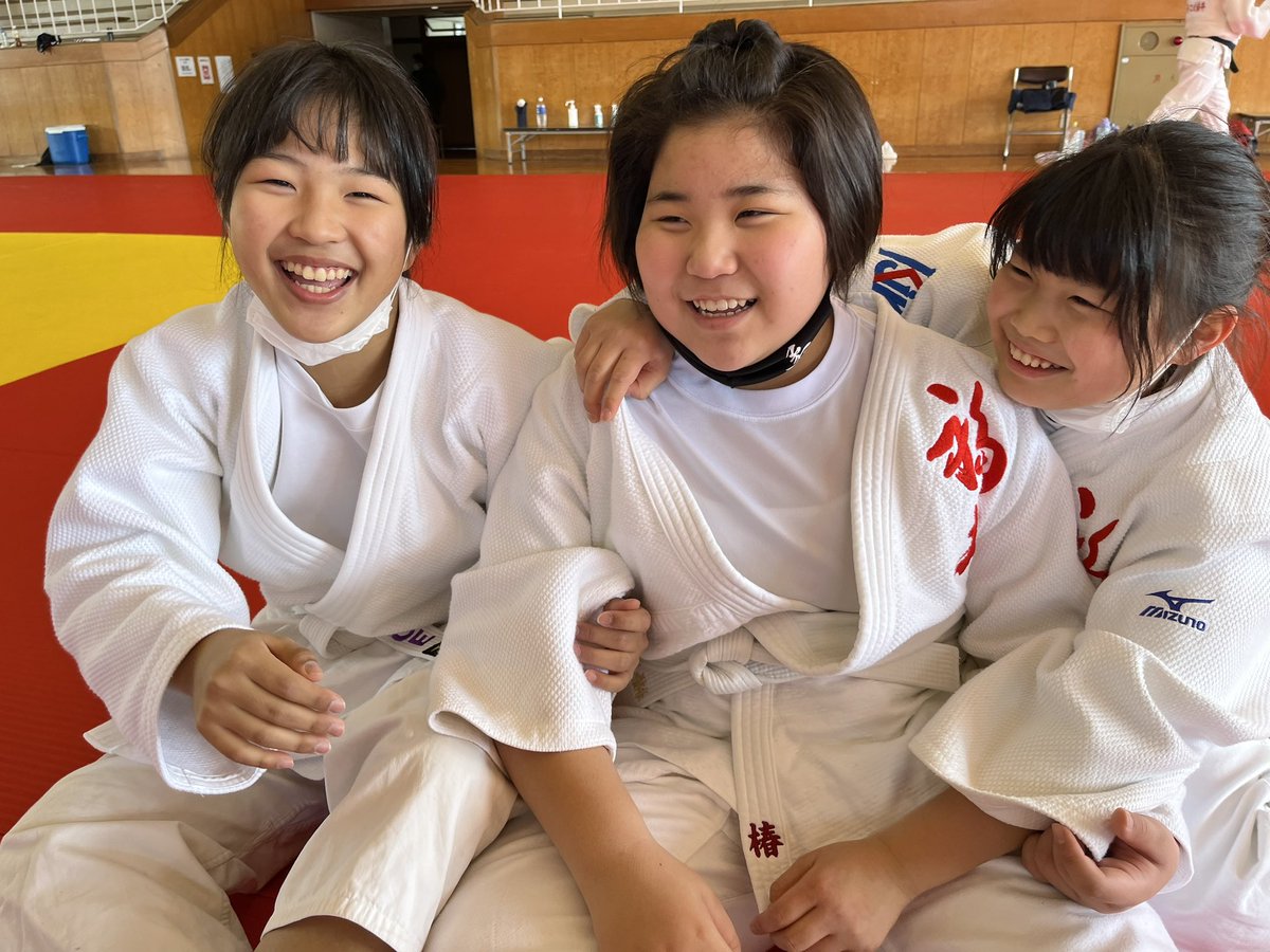 2月25日(土)
石川県立武道館で行われた女子合同練習会に参加しました！

県内の小中高大学生が集まり、みんなで一緒に稽古できる取り組みは面白く、とてもいい稽古になりました😊

金井学園ジュニアの女の子たちも一緒に参加しました😉
　
福井県でも女子練習会を企画したいと思います！