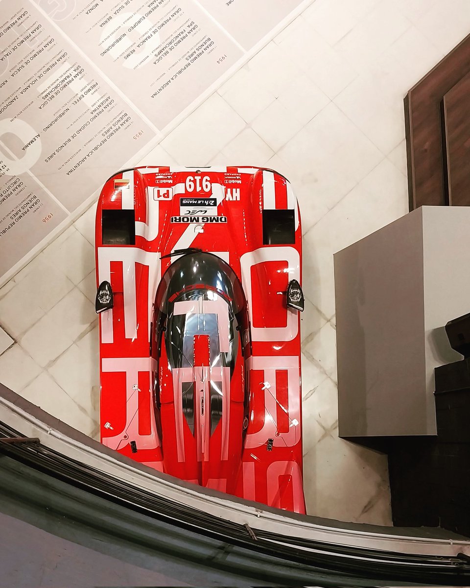 Una vueltita por el <a href="/MuseoFangio/">Museo Fangio</a> <a href="/Porsche/">Porsche</a> #919 #Hybrid