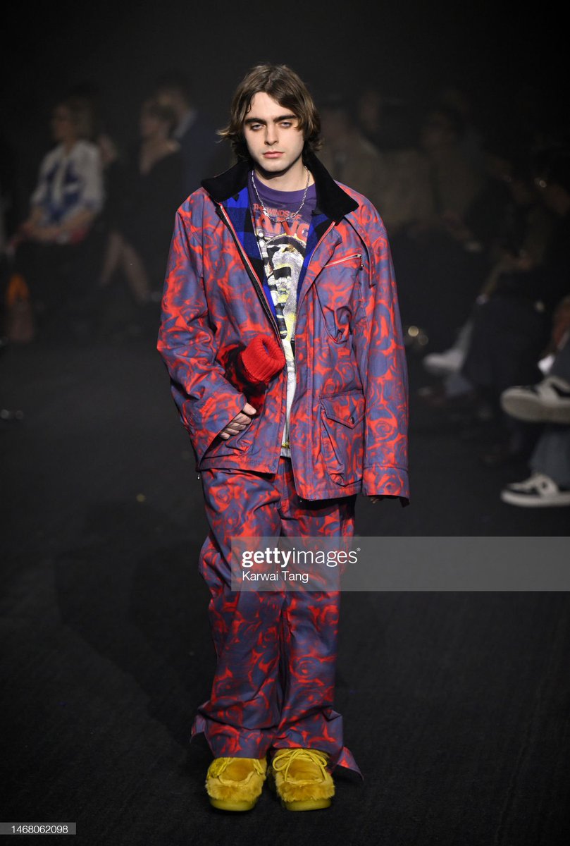lennongallaghxr's tweet photo. LFW Burberry runway. Long hair is making a come back https://t.co/jHtV84yY8K