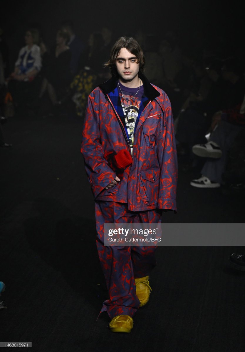 lennongallaghxr's tweet photo. LFW Burberry runway. Long hair is making a come back https://t.co/jHtV84yY8K