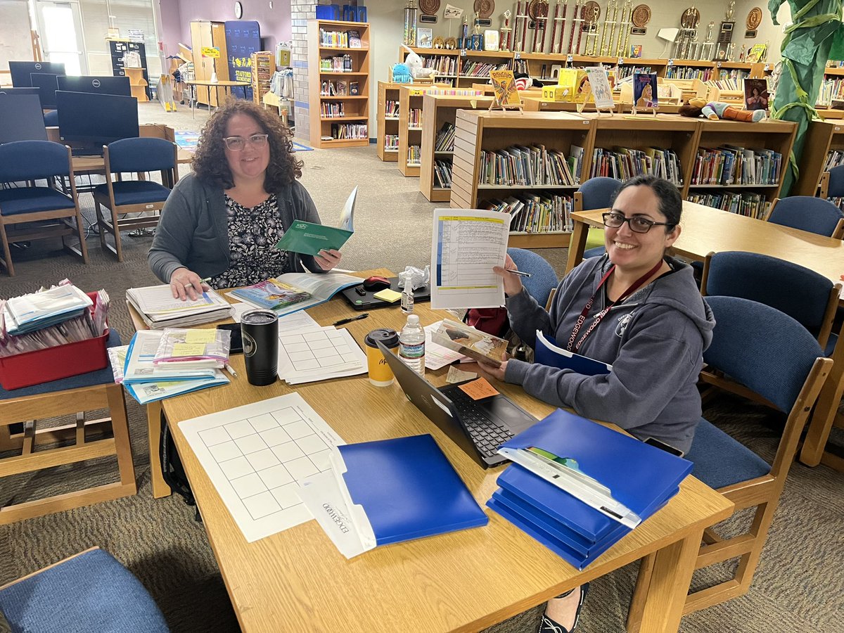StaffordEISD's tweet photo. Saturday planning session focus on targeted, spiral lessons and engaging activities. Shout out to our devoted hard working teachers! #closingthegap #MoveLearningForward #CollectiveEfficacy https://t.co/U3ZJhQuiaQ