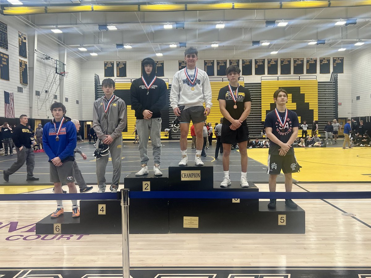 SV_Sports's tweet image. CONGRATS Tyler Chappell - 4x section champ and advances to WPIAL championships next weekend at 127 lbs!