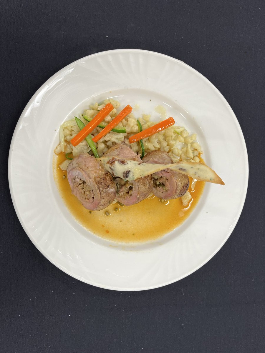 HSCCYeg's tweet photo. Stuffed pork tenderloin, spaetzle, and glazed carrots batonnet prepared by teams 13, 14, 15 &amp; 17. 🍽️ #culinaryart #culinarychallenge #hsccyeg https://t.co/6Ah48p9DRC