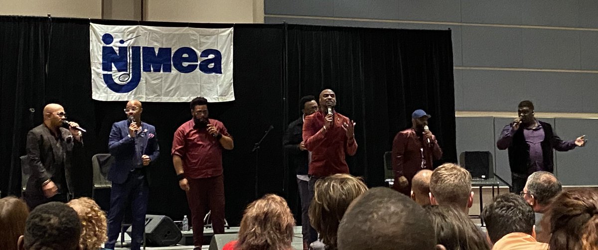 S_MEvans's tweet photo. @Naturally7 at the gala concert at the NJMEA conference. So much fun! And WOW, the talent!! https://t.co/syeFXlD1AF