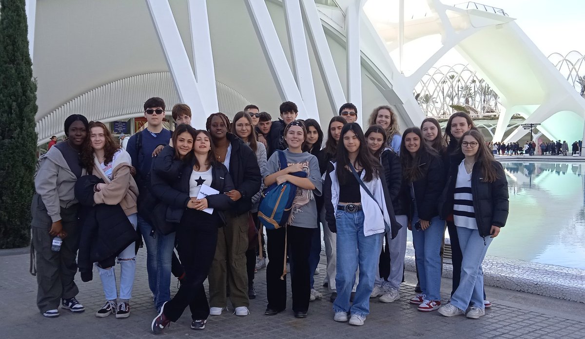 BSNLanguages's tweet photo. Clean energy film in IMAX in a truly spectacular building @BSNEco @CACiencies! @BSN_SSL @BSN_SSV #ssvspanish #sslspanish https://t.co/AENPcbXgfc