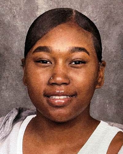 StacoS's tweet photo. ABOUT ME ! - HAVE YOU SEEN ME?
Name: Sharon Rogers
Missing From: Salem, MA
Age: 15yo
Race: Black
H/W: 5'4"/120
Note: Sharon may still be in the area or may have travel to #NorthCorolina 

If seen dial 9-1-1 Any info contact @SalemMAPolice 978-744-1212 https://t.co/eR6ZSpVRXX