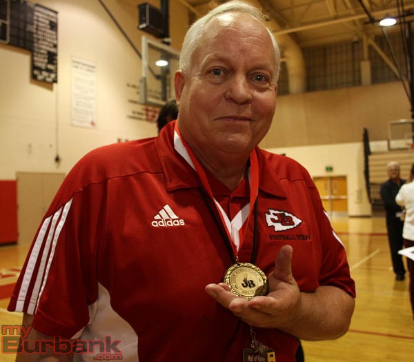 myBurbankNEWS's tweet photo. Burroughs Loses Icon in Jay Gudzin - Jay Gudzin is a member of the Burroughs High Athletic Hall of Fame. #BurroughsFootball #BurroughsHighSchool #JayGudzin

https://t.co/wjwcmIbWzQ https://t.co/CYuBSFmQdd