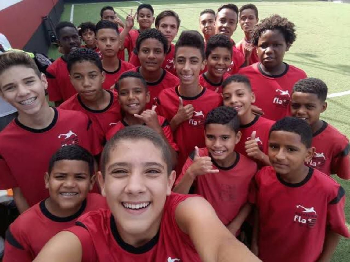 radar_rubron's tweet photo. Self dos jogadores do Flamengo após vencer o Botafogo no Mané Garrincha. https://t.co/poebsEr1nV