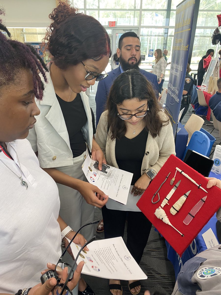 DekaneyG's tweet photo. Coach Khan &amp; the Law Practicum Seniors networking at the Spring ISD CTE Career Expo. Got to witness the beginning of “adulting” as they navigated through the opportunities! @SpringISD_CTE @SpringISD @CteNths @DHS_CTE_Law @Dekaneywildcat https://t.co/meCJBvxJUz