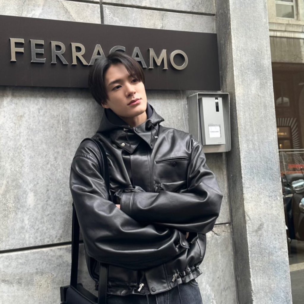 jenosle's tweet photo. As I make my way to the event, I can't help but feel grateful for the opportunity to experience the excitement and glamour of one of the world's most Prestigious Fashion Events. I feel the anticipation of attending Milan Fashion Week with Ferragamo as my brand. https://t.co/NEcvLuq6av