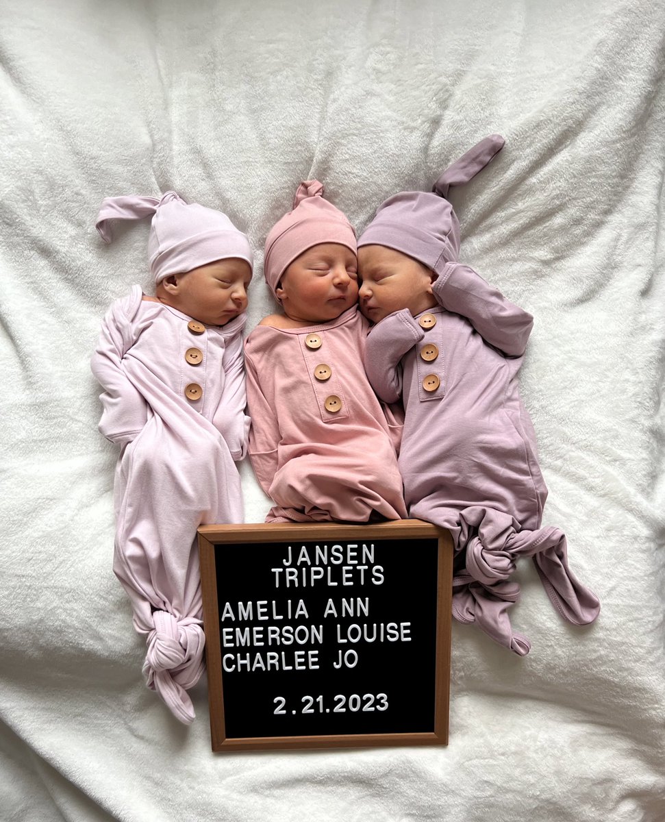 MadelineJansen's tweet photo. WHO RUN THE WORLD?? 🎀🎀🎀 https://t.co/bIefCsmrsn