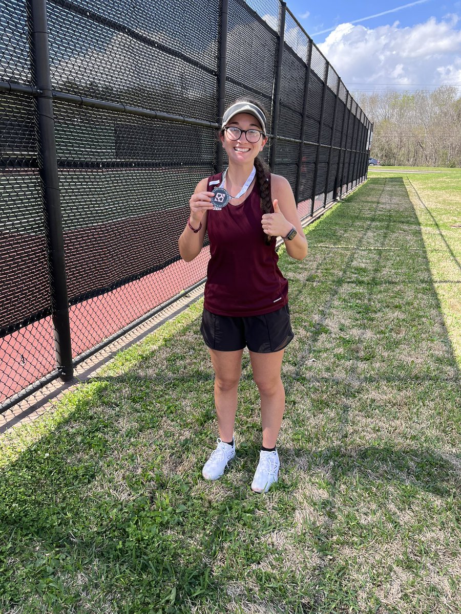 DPISD_Tennis's tweet image. Congratulations to these players for earning the top spots in the singles draw at the Clear Brook Varsity Tournament.  Jake G. - won 1st and Olivia won 2nd! 🦌 🎾 @Coachtheim @CoachLadner13 @DPISD_South @dpisdathletics