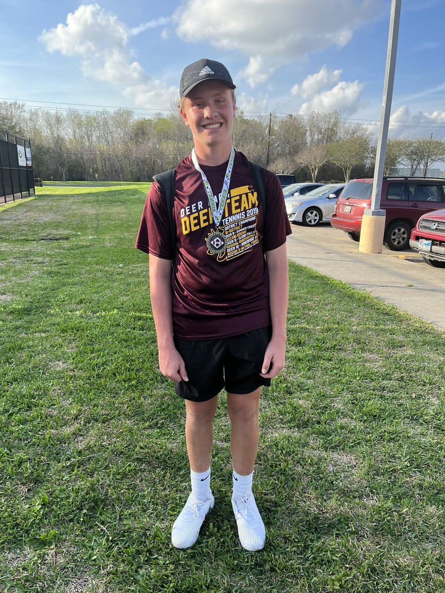 DPISD_Tennis's tweet image. Congratulations to these players for earning the top spots in the singles draw at the Clear Brook Varsity Tournament.  Jake G. - won 1st and Olivia won 2nd! 🦌 🎾 @Coachtheim @CoachLadner13 @DPISD_South @dpisdathletics
