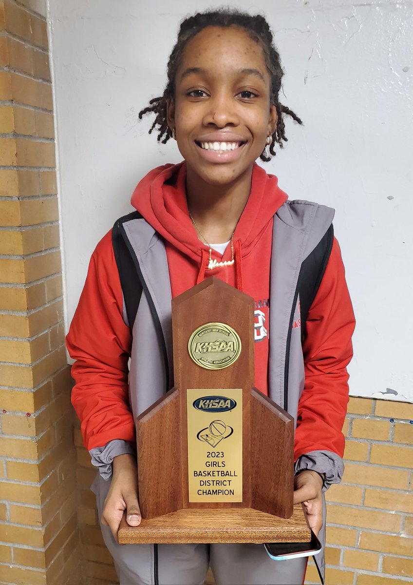 @LadyCrimsonBB Brought home some hardware! #DistrictChamps @_lexiweaver10 finished strong... 13pts, 6 steals, 2 assists, & a RB. But it was her Defense that came with a capital 'D'! #keepworkinlex
@weaver_wayne02