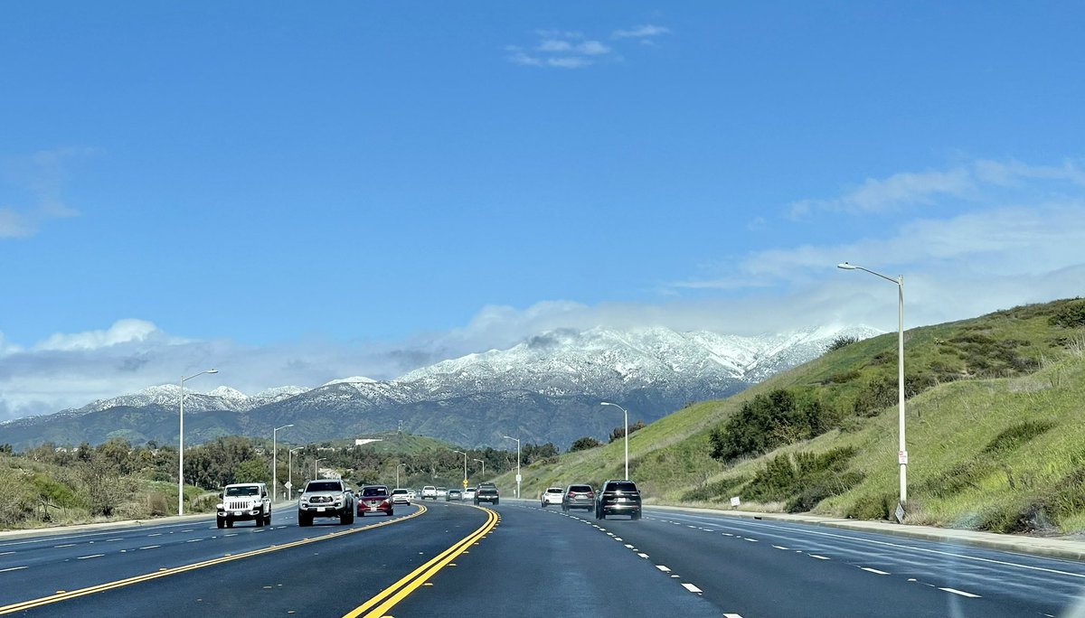 Loving the rare snow that this crazy #SoCalWeather has brought us ❄️🫶🌨️ #SaddlebackMountains #TheOC #SoCalStorm #CASnow #Snow #RSM #RanchoSantaMargarita #CaliforniaSnow