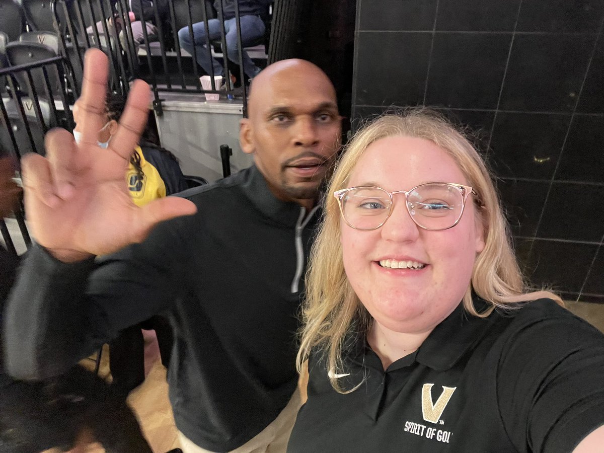 SpillTheTea_11's tweet photo. #memorialmagic #vandymbb @VandyMBB https://t.co/yYj4ZP8MXx