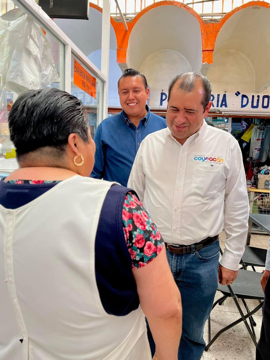 Jorgeahp1118's tweet photo. Por instrucción del alcalde @giogutierrezag, el Mercado Educación Petrolera tiene nuevo anuncio publicitario, además hoy es su 57 Aniversario por lo que el Director General de Gobierno y Asuntos Jurídicos, el Maestro @obdulioA Mayo, celebro con nosotros esta fecha tan importante https://t.co/oF37WQUzkV
