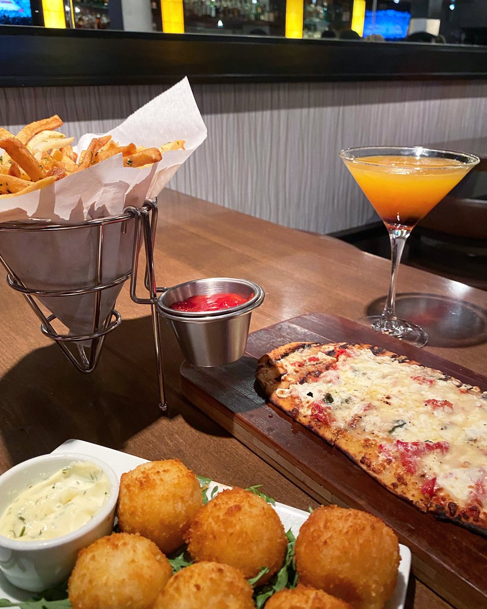 glasshouseny's tweet photo. The gang’s all here! 😋 https://t.co/TL3OTSQ7GM