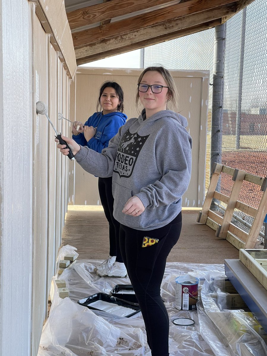 LoneJackSball's tweet photo. Dugout remodel is coming together! 💪🐴💙 thanks for all the help, ladies! https://t.co/bfhhpVeuxL
