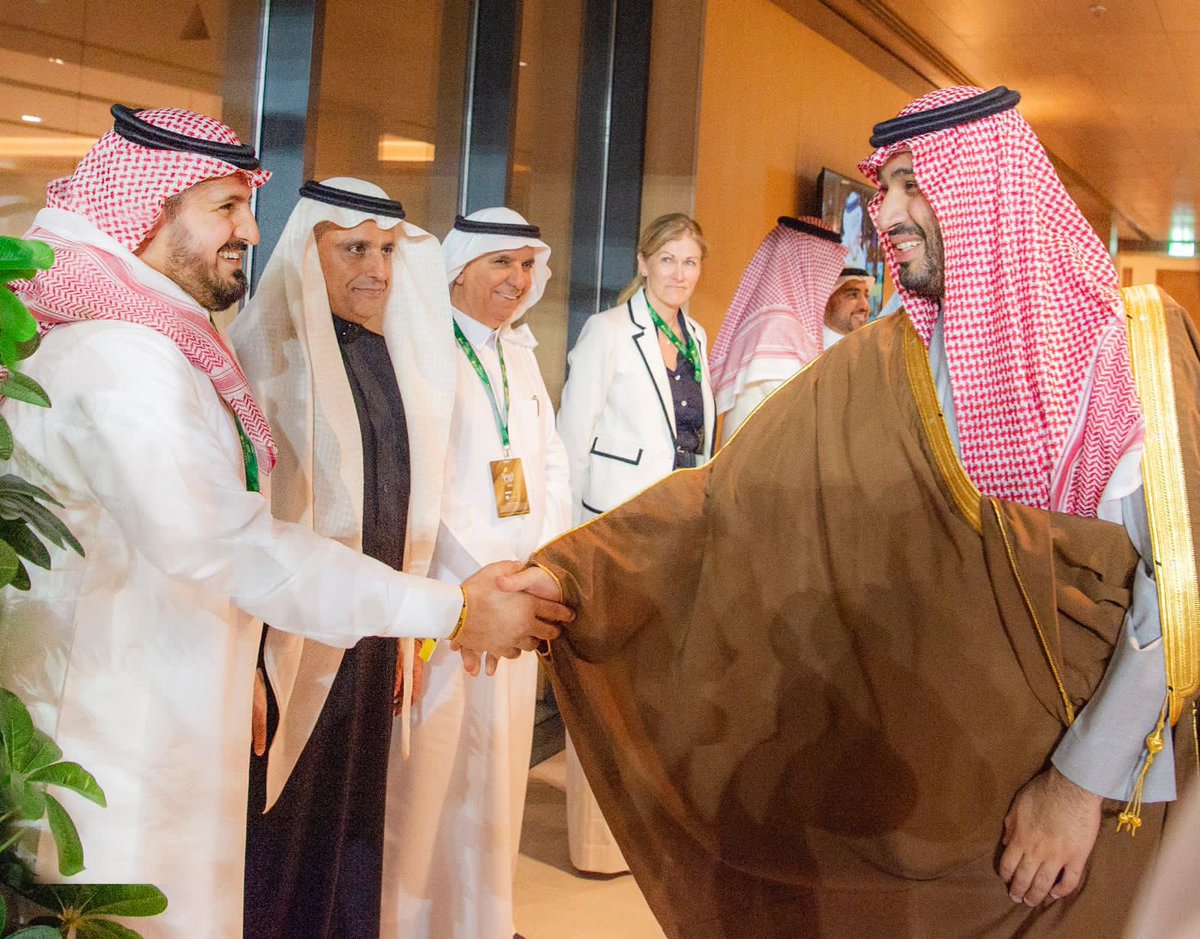 GelbanAlGelban's tweet photo. تشرفت اليوم بلقاء سمو سيدي ولي العهد الأمير #محمد_بن_سلمان حفظه الله في سباق الخيل الأغلى بالعالم #كأس_السعودية، ونعتز في #التنفيذي برعاية هذا الحدث المهم. https://t.co/ADx7XKQ0N6