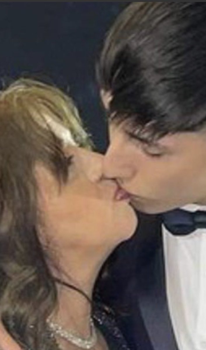 Si no tienes panorama para este sábado recuerda siempre que...  
...que agarrar con la mamá es pecado! #pailita #Edipo