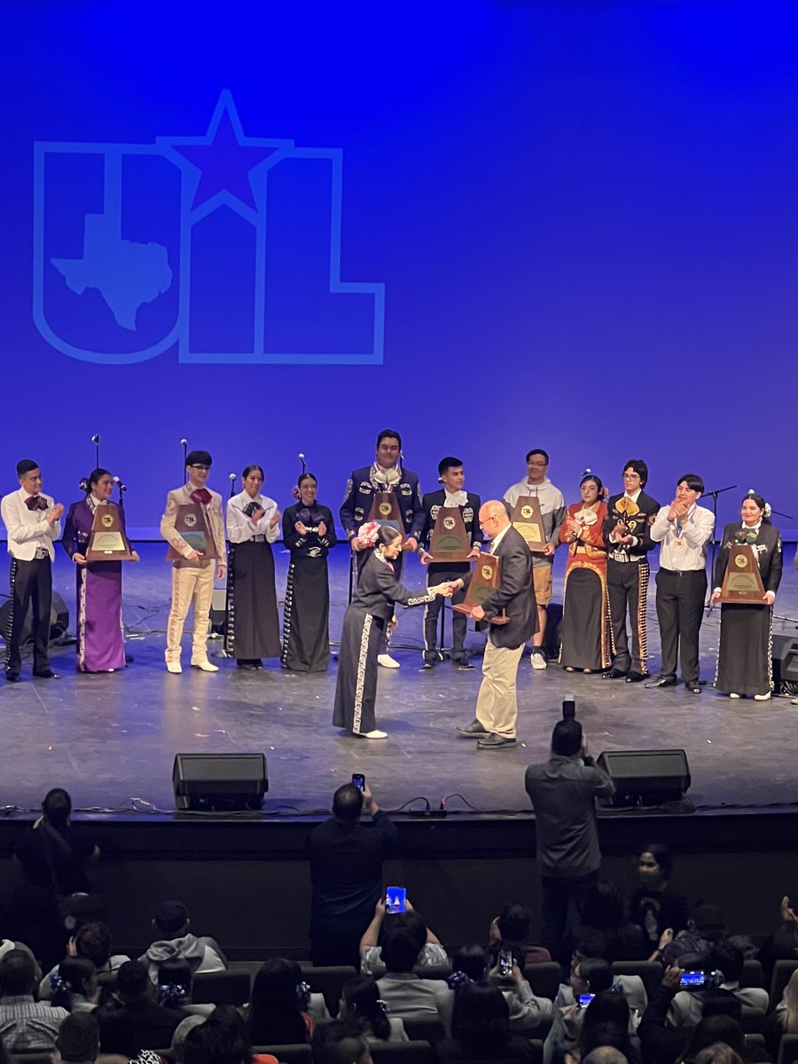 El Mariachi Loco Quiere Bailar!! 🎶 Division 1 ☝️ at STATE Championship for <a href="/Americas_HS/">Nancy Torres</a>  Mariachis Los Pioneros! Woop 🫶🏻💙❤️<a href="/BlazerNationAHS/">Americas High School</a> 🎶 @jlrios_10 <a href="/RManriquez_AHS/">Ms. Manriquez_Choir</a> <a href="/EOrtiz_AHS/">Edith Ortiz</a>