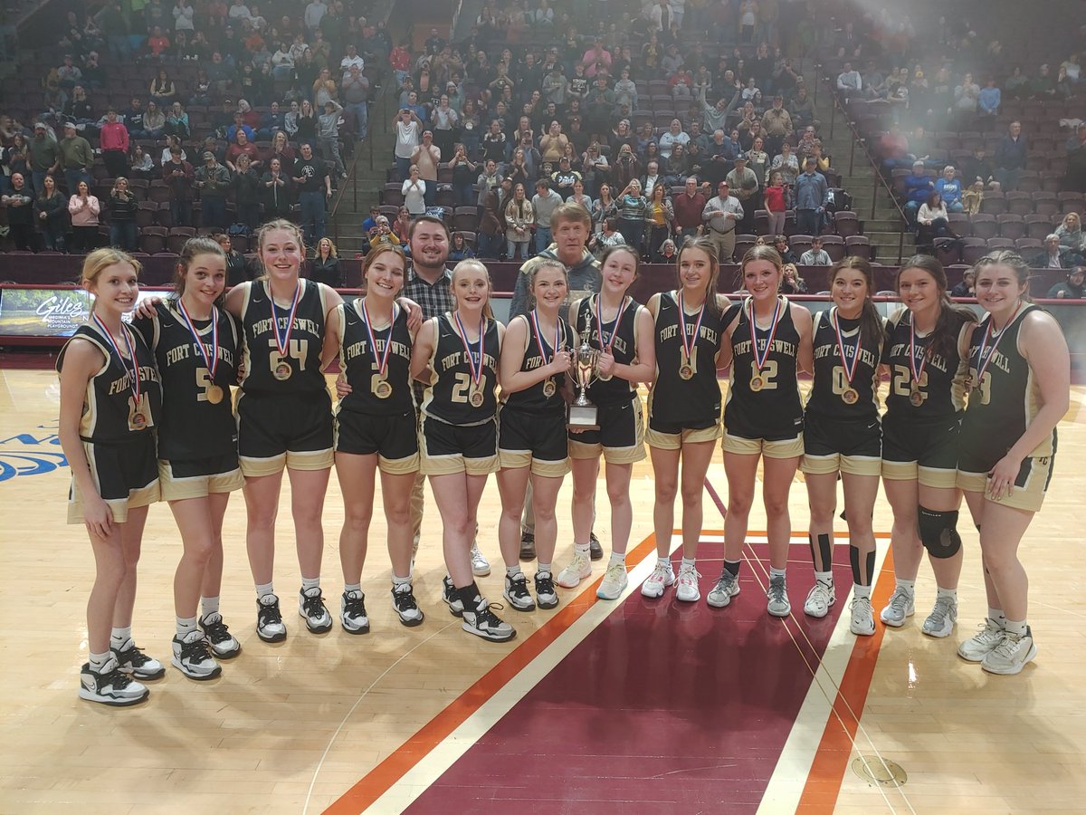 Coachhm's tweet photo. Proud of the is group of young ladies and Coaches who beat a tough East Mont team 52-50 in overtime. Region  C champs #goladypioneerbballfamily @Hayes_BHCSports @Timesland @GazetteSports24 @WFXRsports @wslsScores @yjake @fortchiswell https://t.co/WNwDGDG8gr