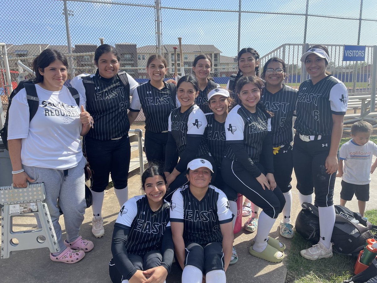 WehsSoftball's tweet photo. Successful tournament in Corpus Christi for our ladies in black! Our Wildcats went 5-1 overall. 
Congratulations to every single girl on this team for exemplifying heart, hustle and teamwork in every single game this weekend!
#StrongSideSoftball #BackInBlack #GoldStandard https://t.co/MtSbQG1roo
