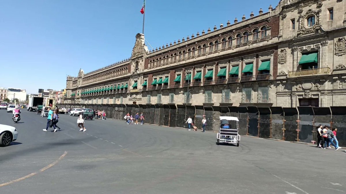 arr1910's tweet photo. Pobre de México, nuestro amado líder @lopezobrador_ tan lejos de Madero y tan cerca de Porfirio Díaz. https://t.co/pkf2K0ziit
