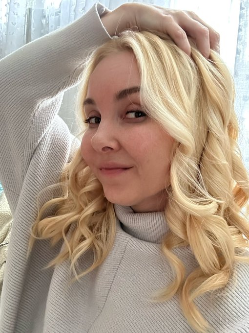 You go back to her and I’ll go back to… 
Blonde??‍♀️✨ https://t.co/j6xFh9zkeE